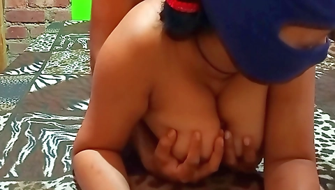 Chudai koi cheatiin gaya kya bhabhi ki chut koi gudega hai