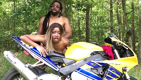 Ebony girlfriend gets the dick on the side of the road