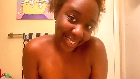 Mature ebony babe shows off her body in close up video