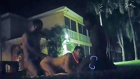 Ebony brunette and black hottie enjoy outdoor threesome