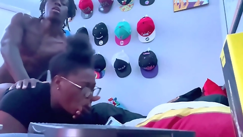 Big-assed ebony babe gets her ass fucked in amateur clip