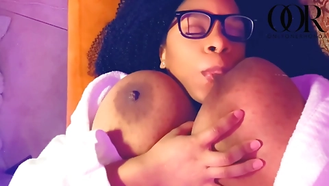 Black and ebony amateur beauty enjoying fucking alone