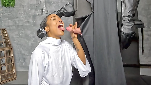 Amateur interracial foot fetish with a tattooed girl