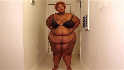 Ebony amateur bbc shows her large black tits and ass