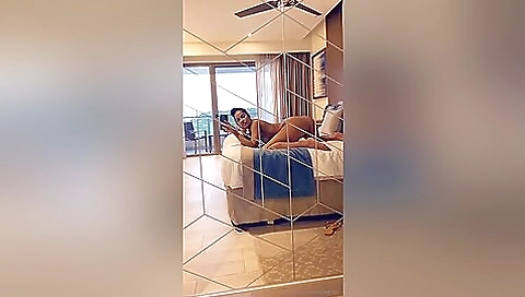 Twerking Sexred Mirror